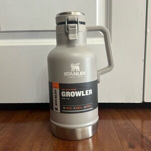 NEW Stanley Growler 64 oz